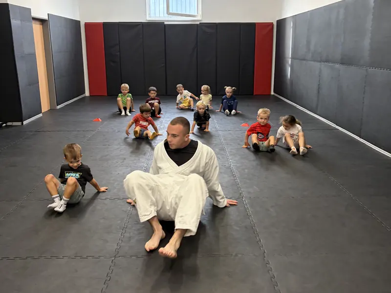 Deti počas rozcvičky — Submission Fighting Academy Hlohovec