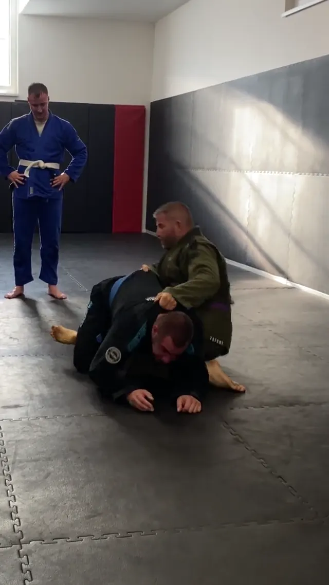 Tréning brazílskeho jiu-jitsu v Submission Fighting Academy Hlohovec