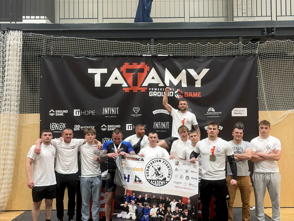 Skupinová fotka klubu na turnaji — Submission Fighting Academy Hlohovec