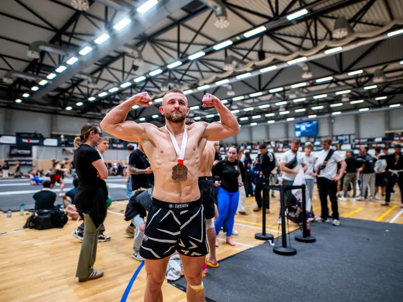 Pretekár klubu s medailou — Submission Fighting Academy Hlohovec