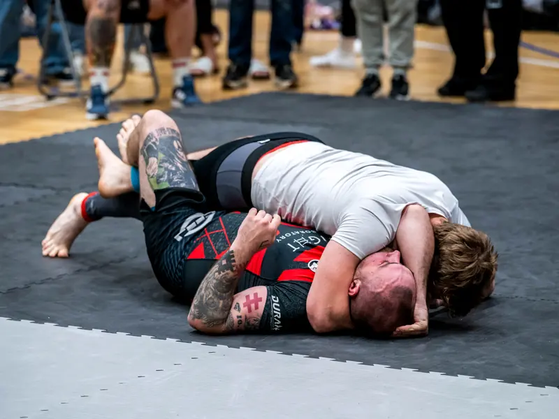 Práca v kontrolnej pozícii — Submission Fighting Academy Hlohovec