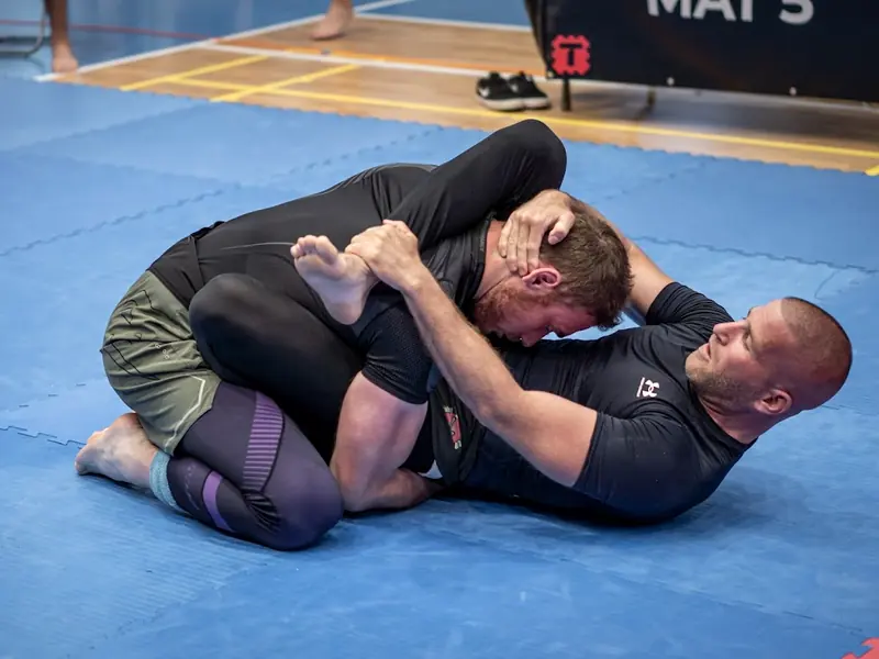 Zápas na zemi — Submission Fighting Academy Hlohovec